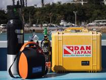 船に緊急用酸素キット、AED、ライフジャケット完備！
